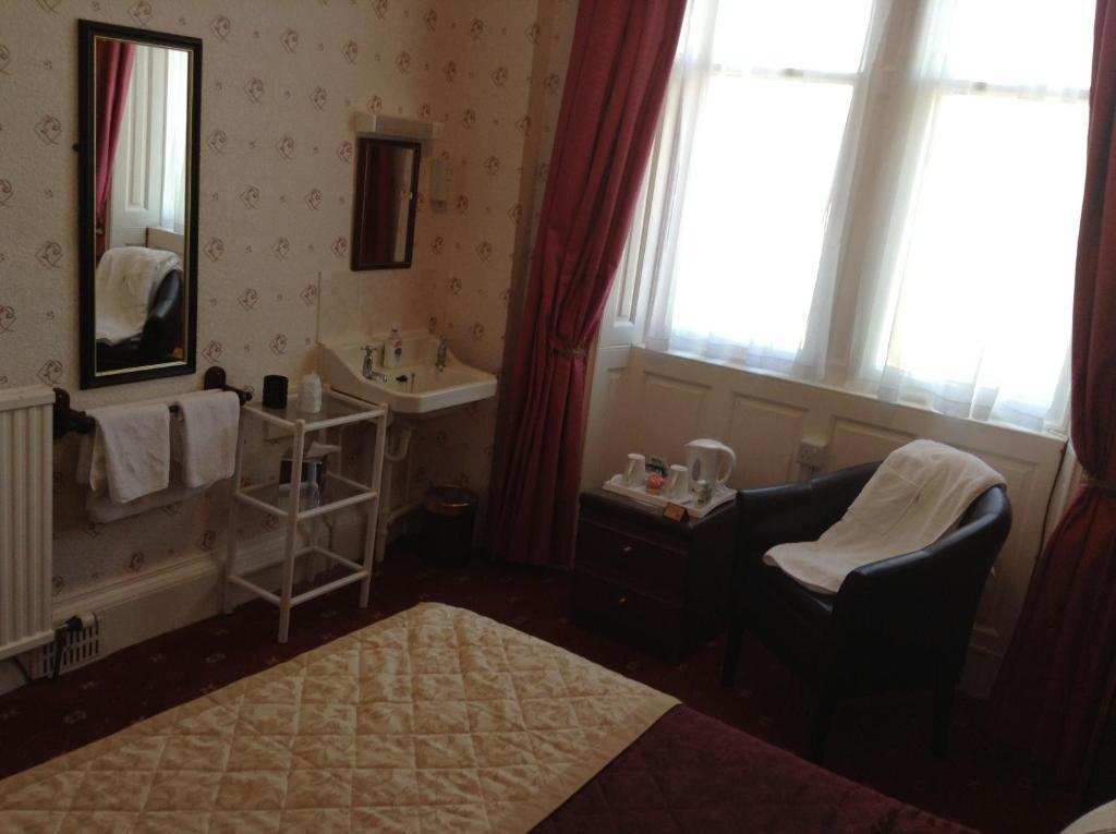 The Richmond Guest House Ayr Bagian luar foto